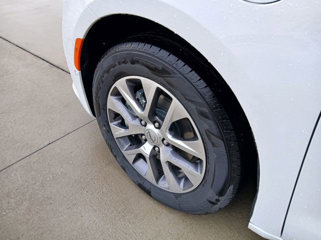 Used 2025 Chrysler Pacifica Pinnacle image 34