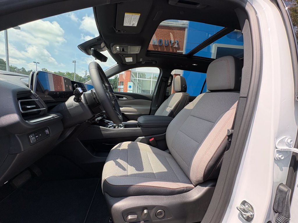 New 2026 Chevrolet Traverse LT w/ Sun and Wheel Package FWD image 11