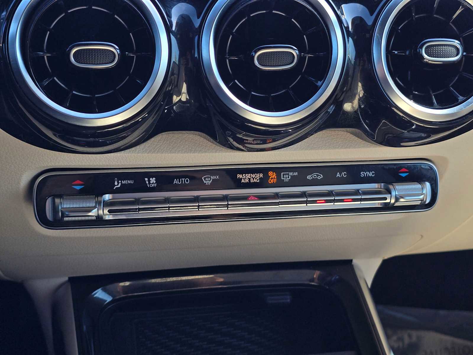 Used 2021 Mercedes-Benz GLB 250 4MATIC image 28