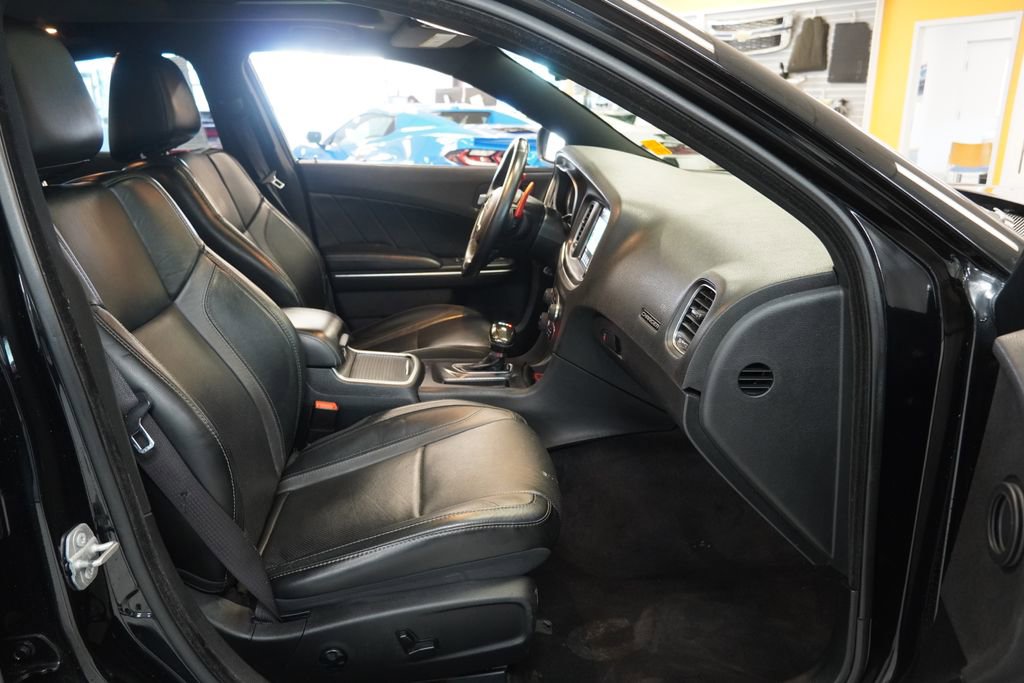 Used 2017 Dodge Charger SXT w/ AWD Plus Group image 35