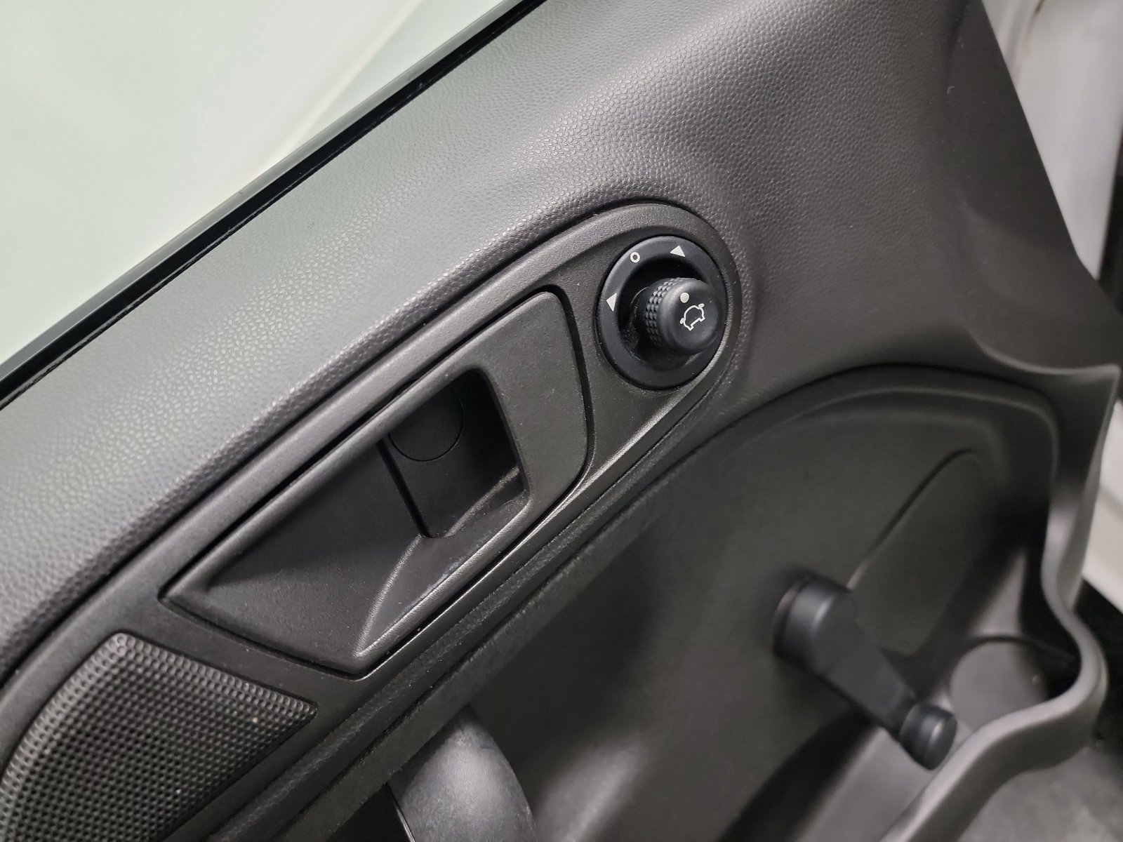 Used 2016 Ford Fiesta S image 14