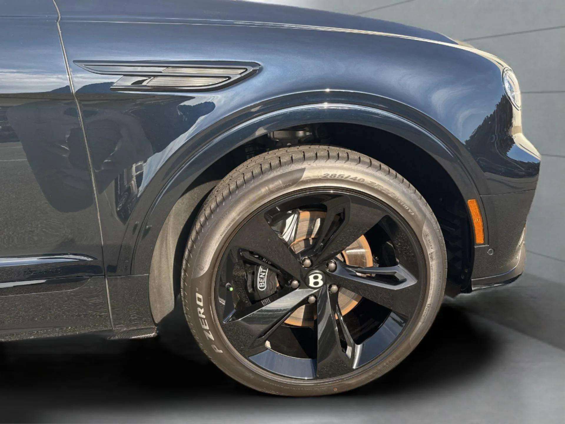 Used 2024 Bentley Bentayga image 10