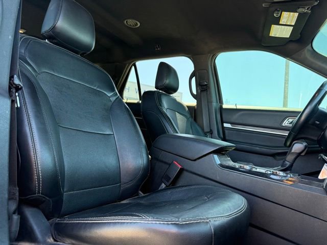 Used 2019 Ford Explorer Limited w/ Class III Trailer Tow Package FWD image 11