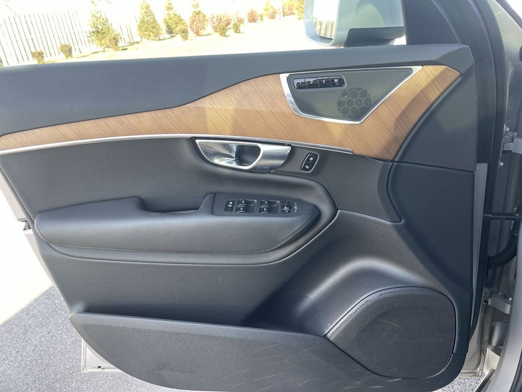 Used 2025 Volvo XC90 B6 Plus image 35
