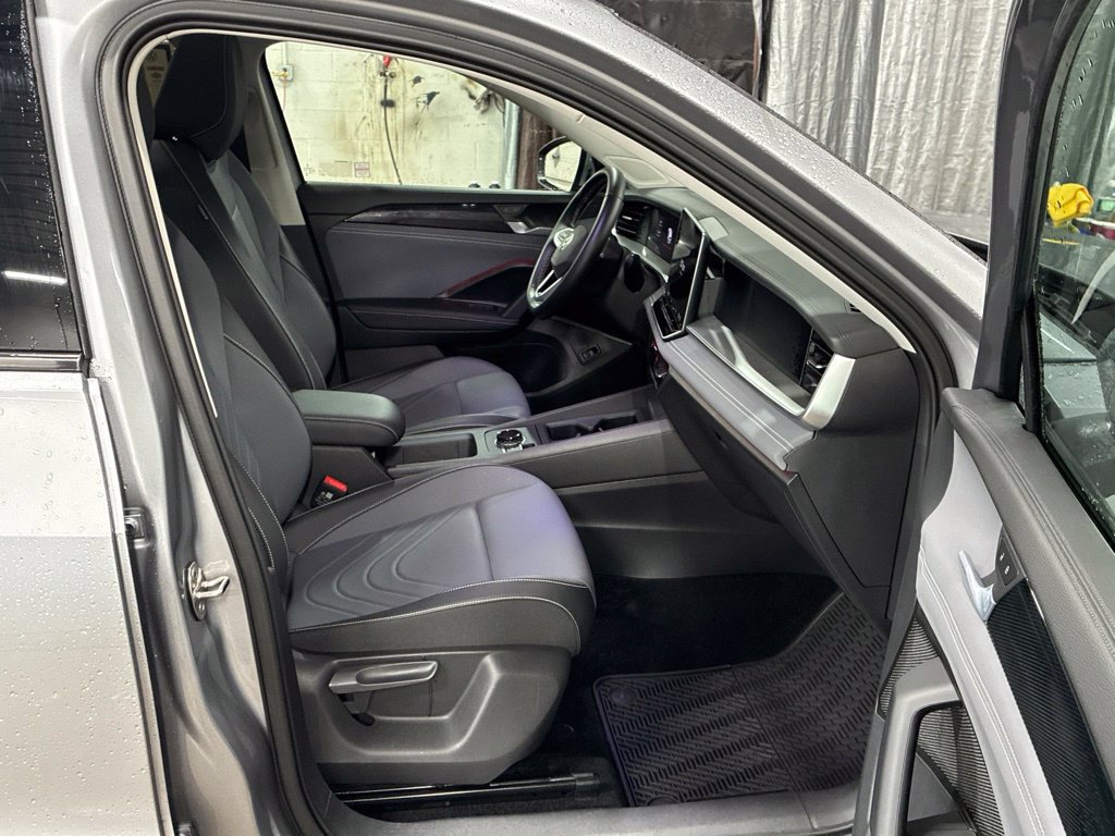 Used 2026 Volkswagen Tiguan SE w/ Panoramic Sunroof Package AWD/4WD image 50