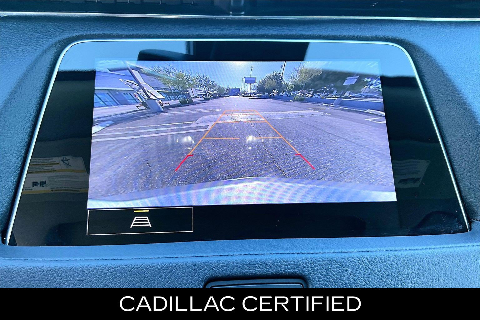 Used 2023 Cadillac XT4 Luxury w/ Cold Weather Package FWD image 16