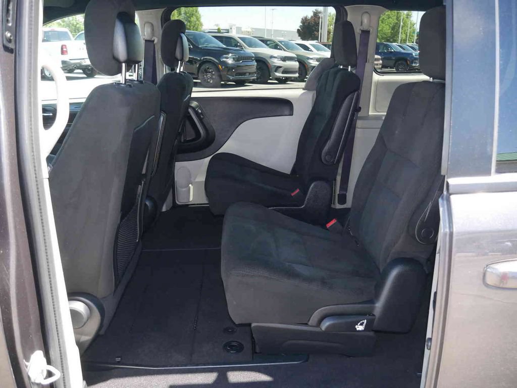 Used 2016 Dodge Grand Caravan SE FWD image 11