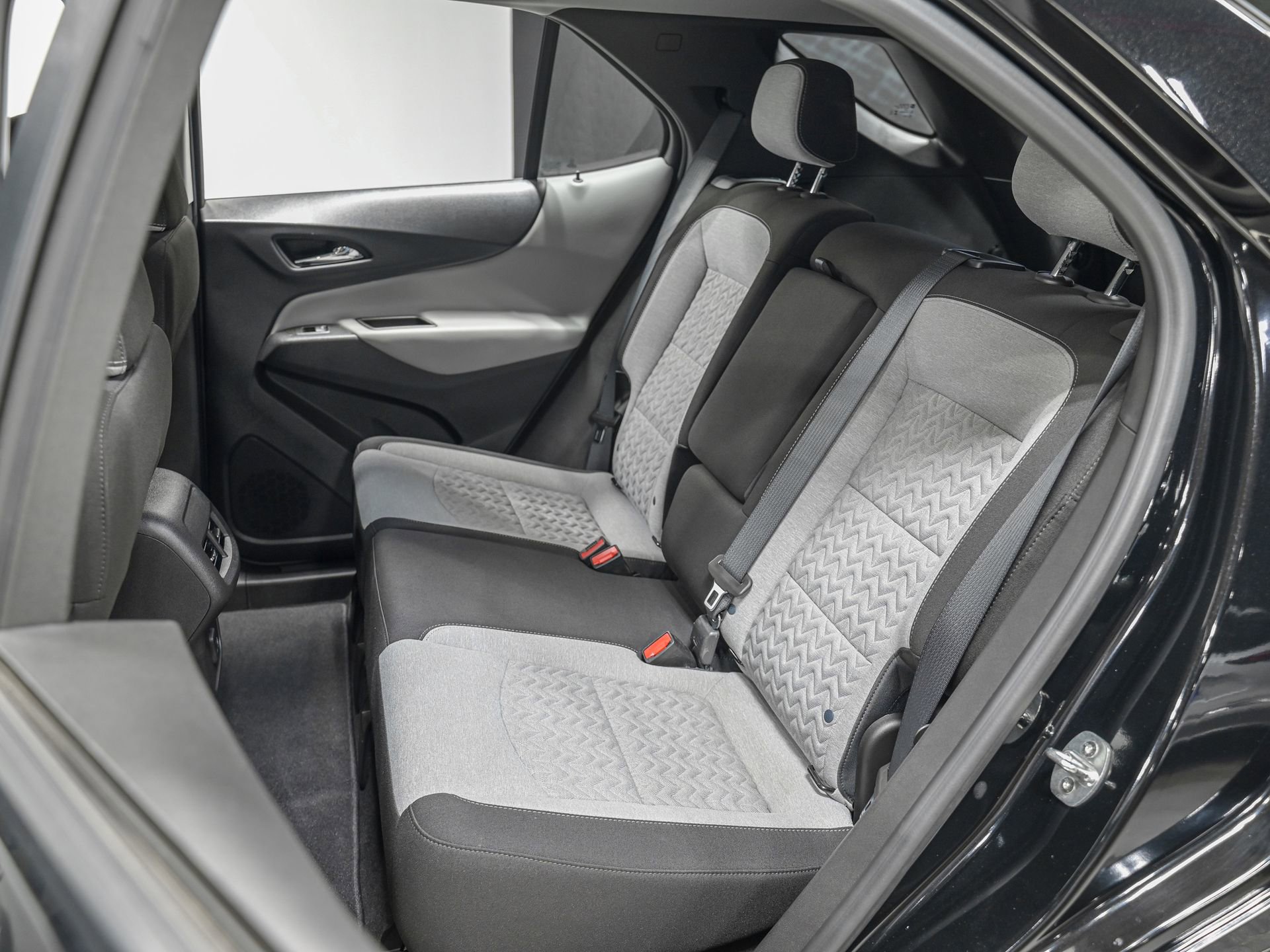 Used 2023 Chevrolet Equinox LS w/ Midnight Edition image 28