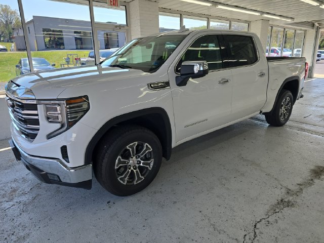 Certified 2025 GMC Sierra 1500 SLT AWD/4WD image 4