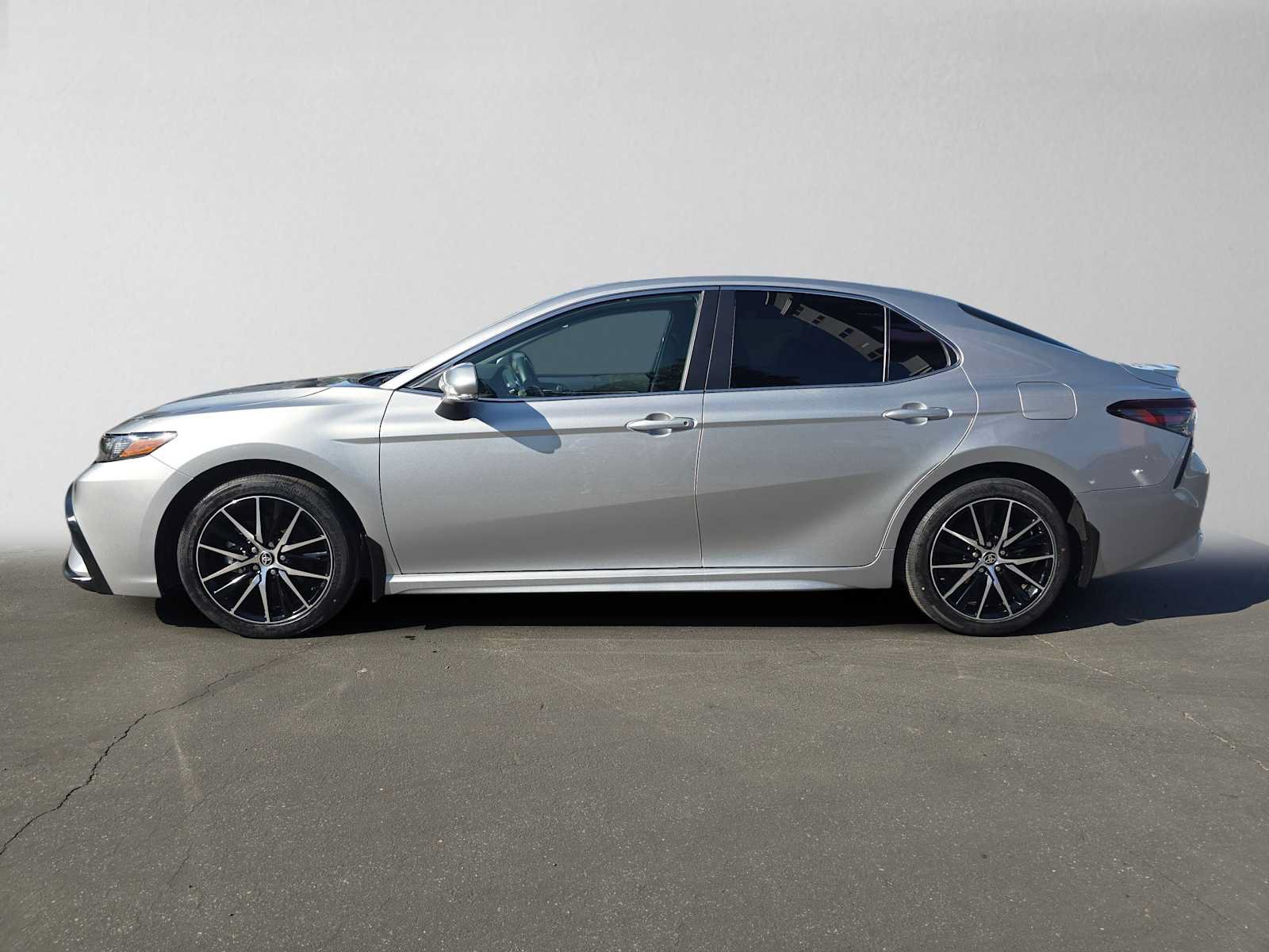 Certified 2024 Toyota Camry SE FWD image 7