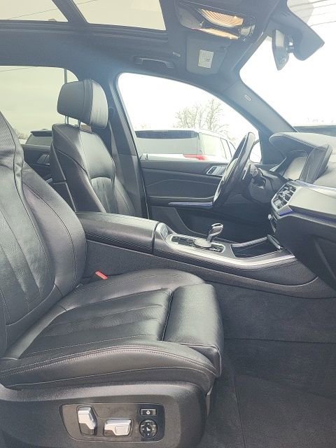 Used 2022 BMW X5 xDrive40i w/ M Sport Package image 21