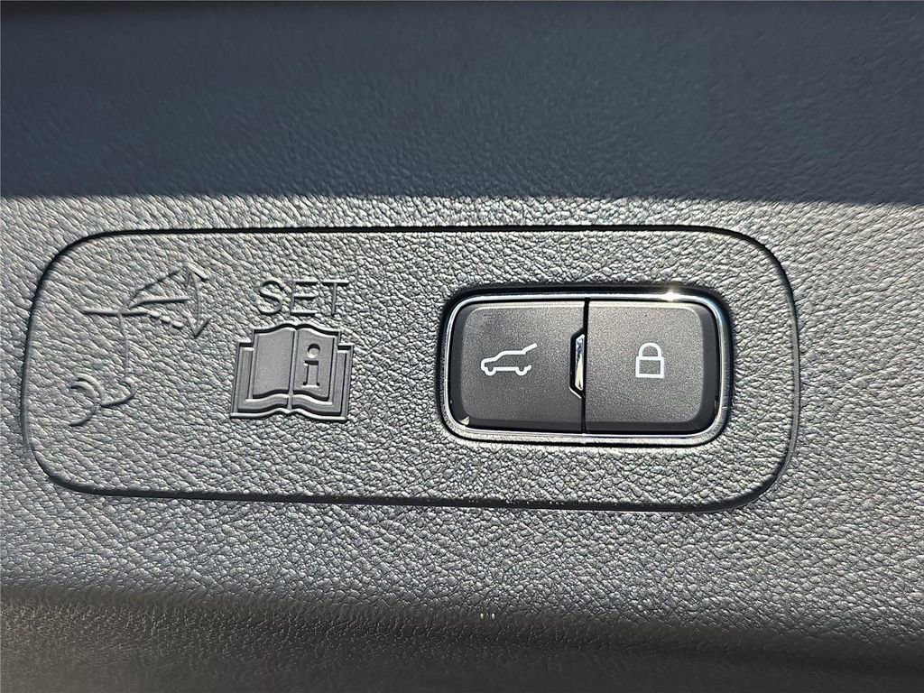 New 2026 Lincoln Aviator 2WD image 12