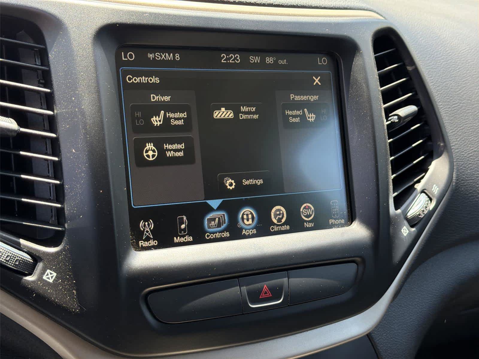 Used 2017 Jeep Cherokee Limited FWD image 38
