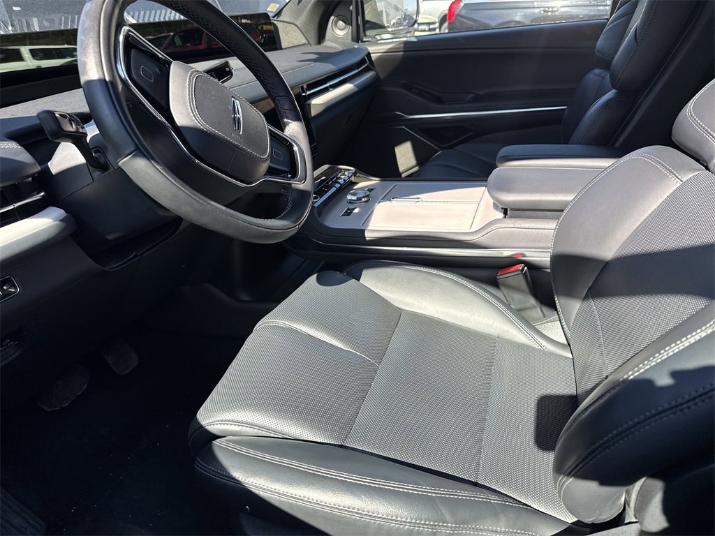 Used 2025 Lincoln Navigator L Reserve w/ Jet Appearance Package image 7