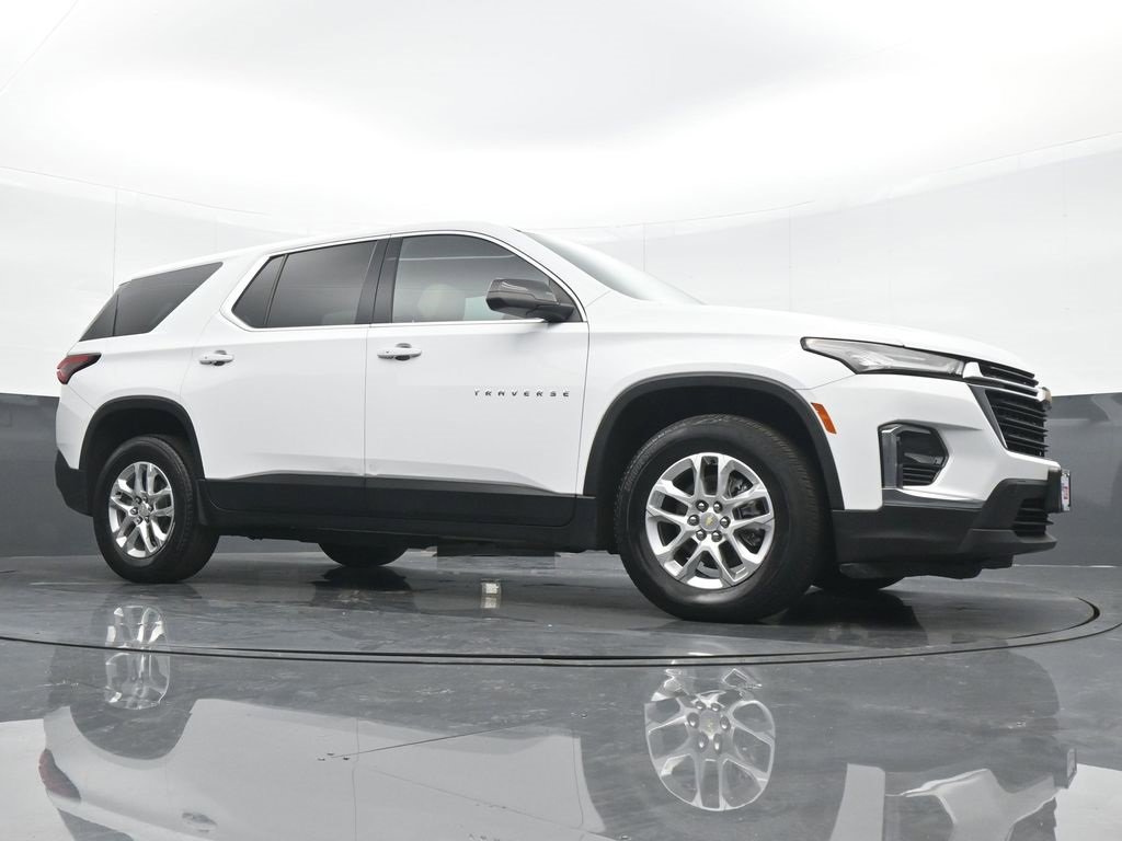 Used 2023 Chevrolet Traverse LS image 23
