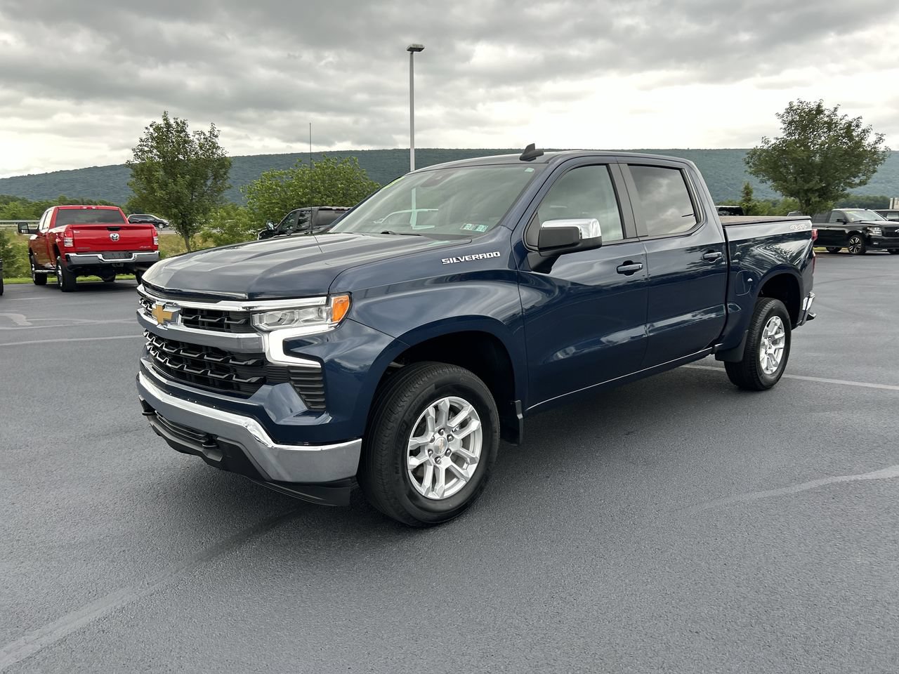 Used 2023 Chevrolet Silverado 1500 LT AWD/4WD video 3