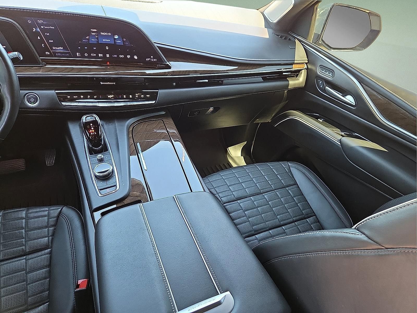 Used 2023 Cadillac Escalade ESV Sport Platinum image 13