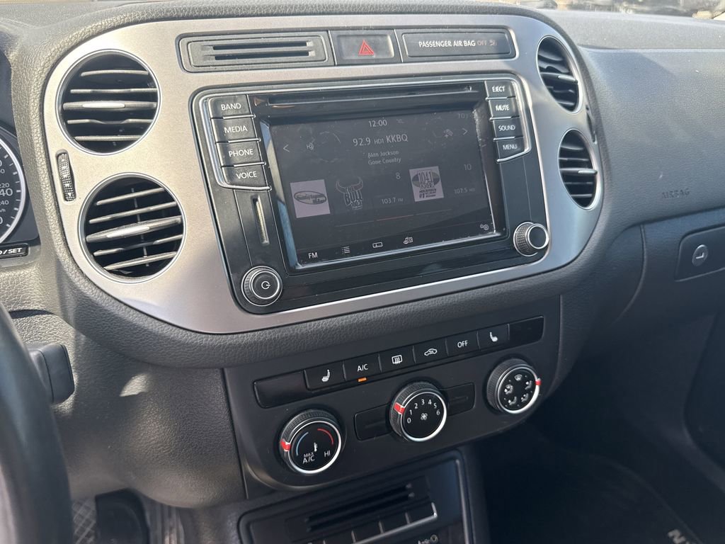 Used 2017 Volkswagen Tiguan S image 18