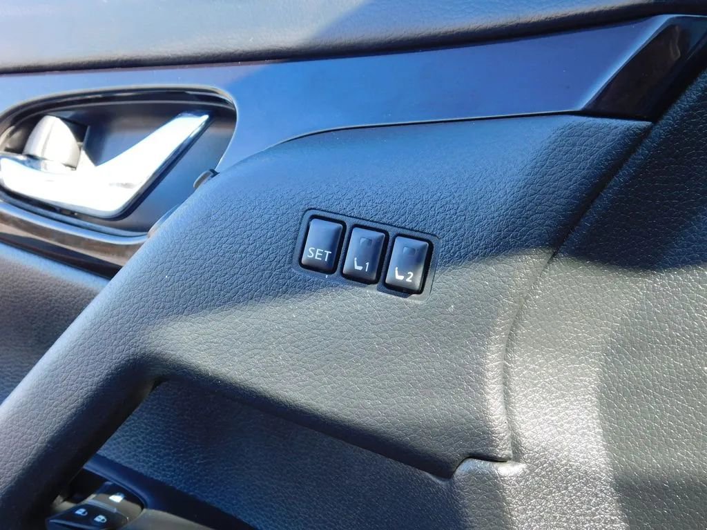 Used 2019 Nissan Rogue SL w/ Premium Package image 27