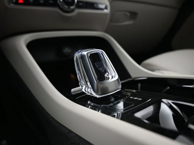 Used 2024 Volvo XC40 B5 Plus w/ Protection Package Premier image 11