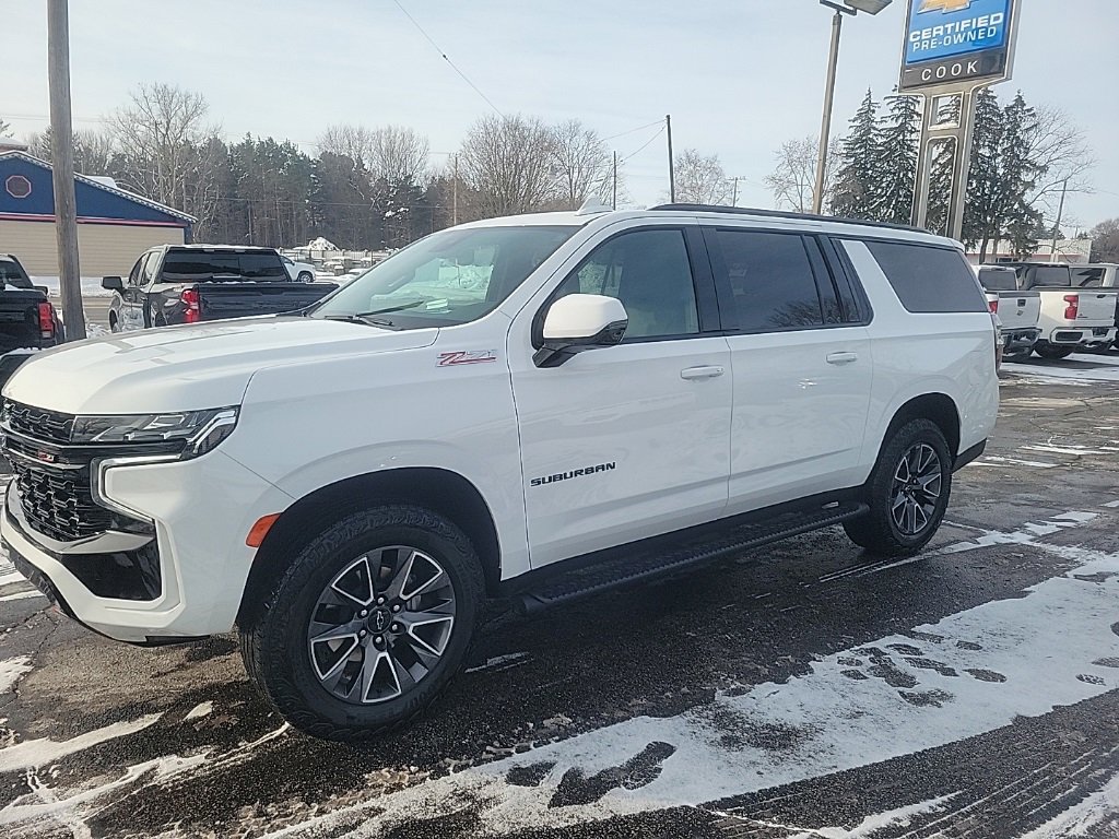 Used 2024 Chevrolet Suburban Z71 w/ Luxury Package image 3