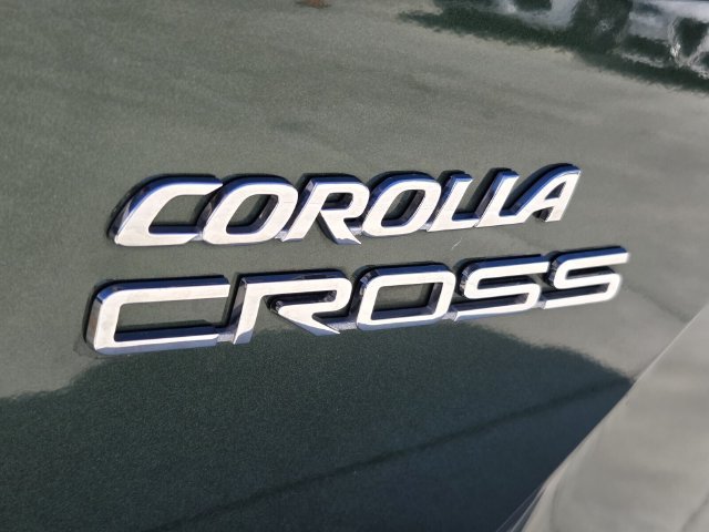 Used 2023 Toyota Corolla Cross XLE w/ Convenience Package FWD image 14
