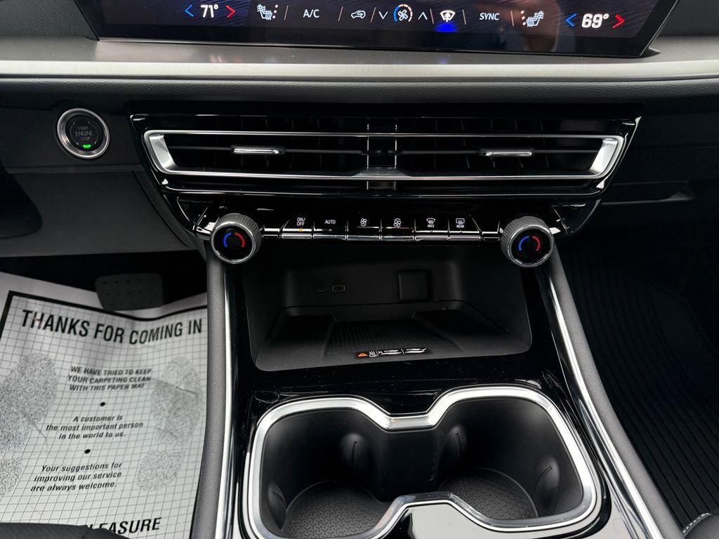 New 2025 Chevrolet Traverse LT w/ Driver Confidence Package image 11