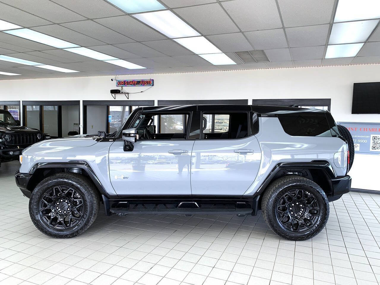 Used 2025 GMC Hummer EV 2X AWD/4WD image 4