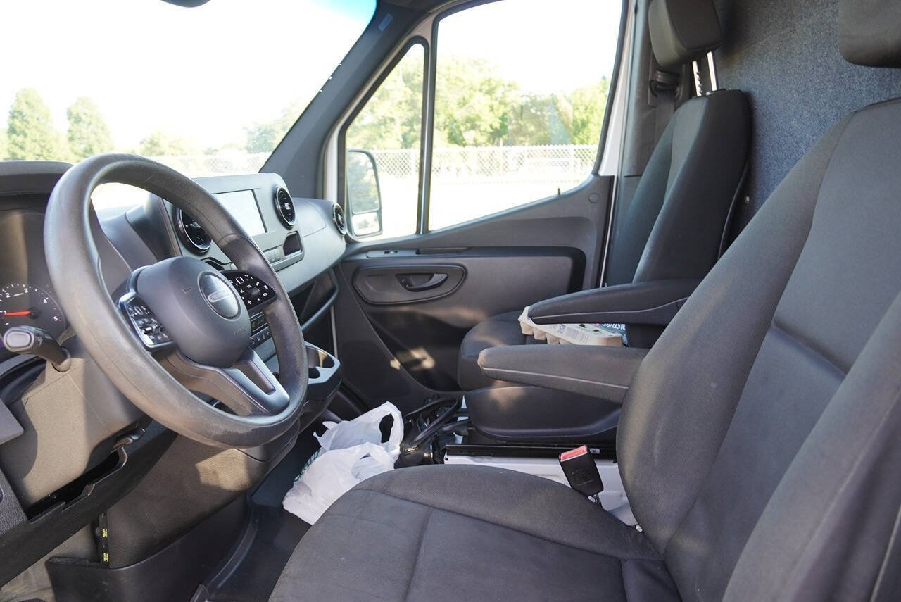 Used 2020 Freightliner Sprinter 2500 RWD image 16