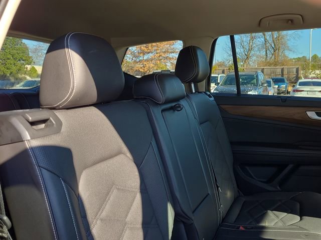 Used 2025 Volkswagen Atlas SE image 19