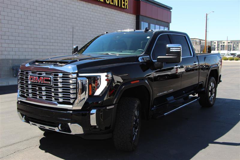 Used 2024 GMC Sierra 2500 Denali w/ Denali Reserve Package AWD/4WD image 3