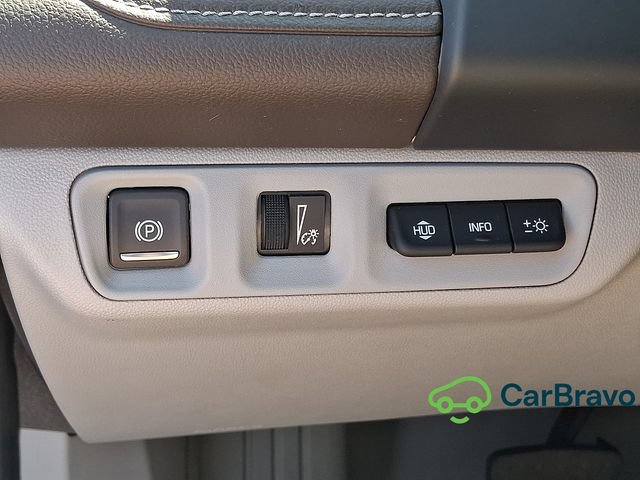 Certified 2023 GMC Acadia SLT w/ Technology Package FWD image 25