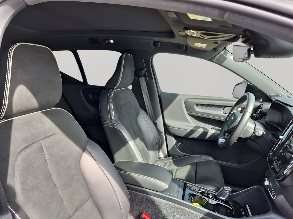Used 2022 Volvo XC40 T5 R-Design w/ Advanced Package AWD/4WD image 15