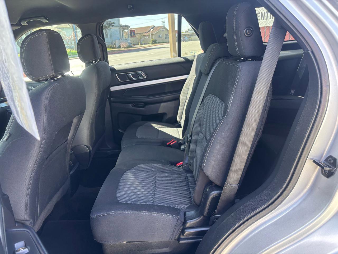 Used 2017 Ford Explorer XLT FWD image 8