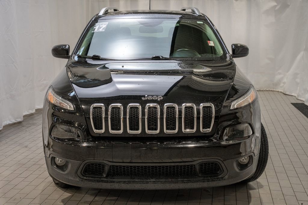 Used 2017 Jeep Cherokee Latitude image 2