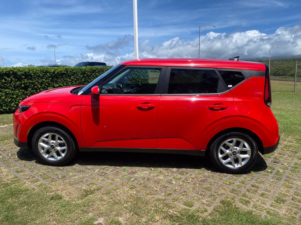Used 2024 Kia Soul LX w/ Option Group 015 FWD image 4