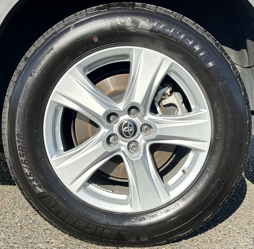 Certified 2025 Toyota Highlander LE image 28