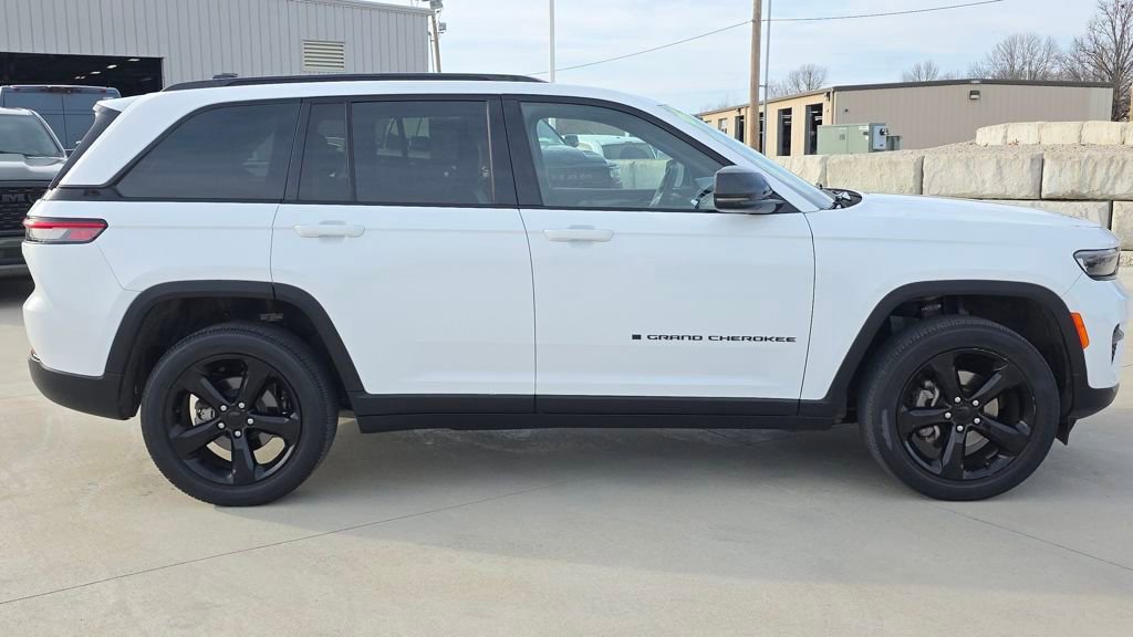 Used 2022 Jeep Grand Cherokee Laredo AWD/4WD image 6