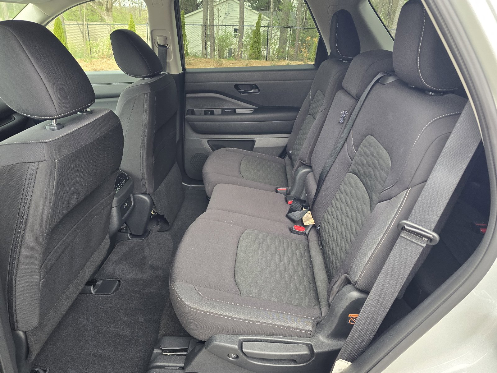 Used 2025 Nissan Pathfinder SV image 11