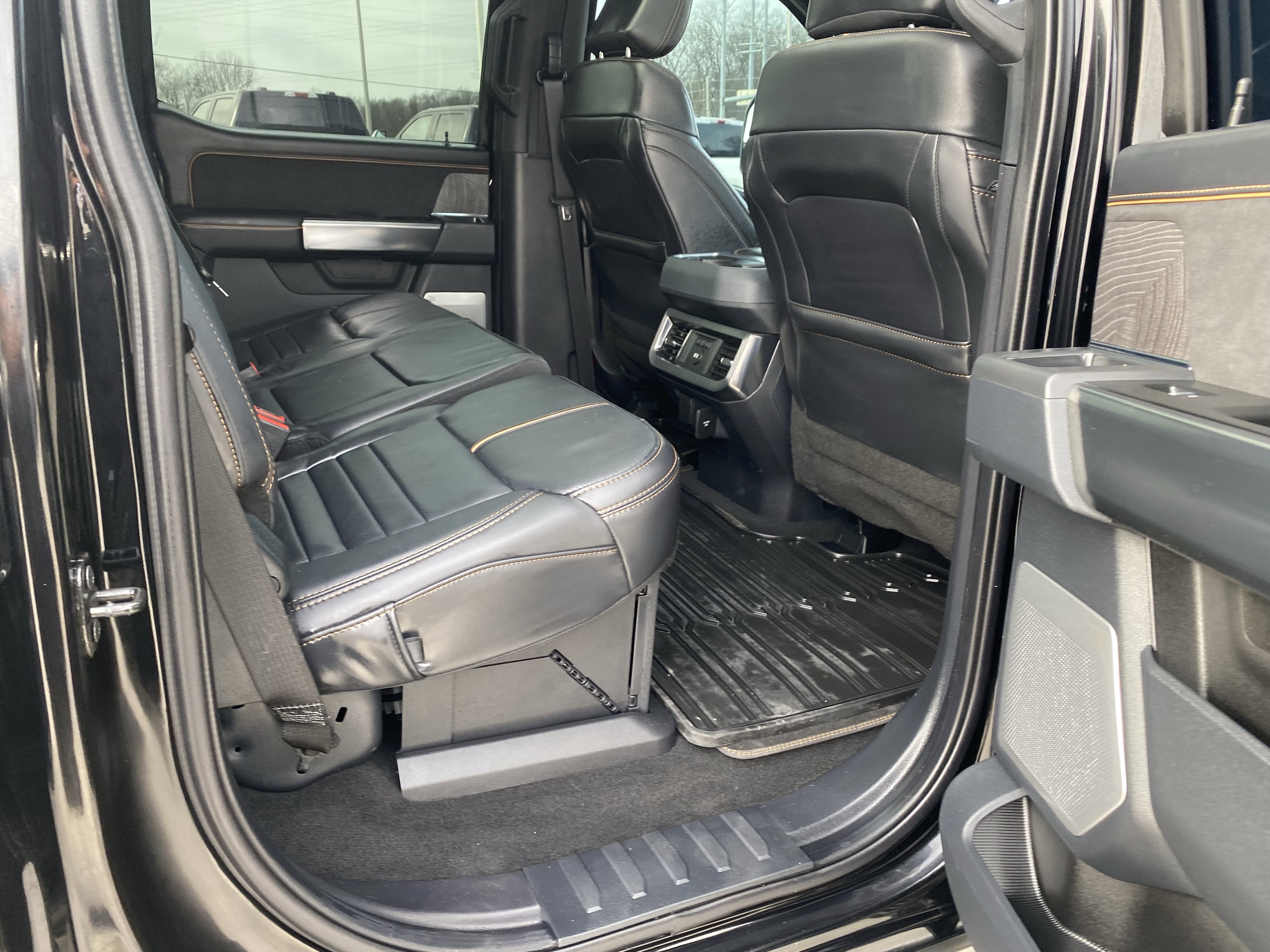 Used 2024 Ford F250 Platinum image 8