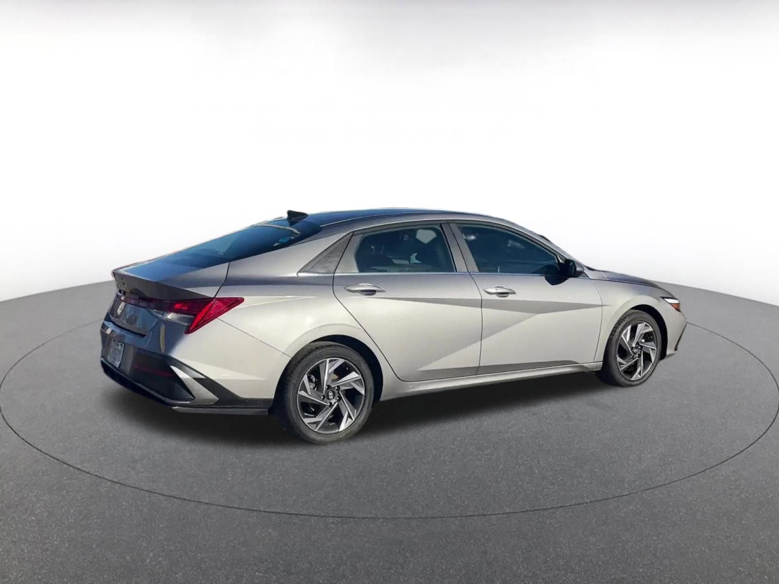 Used 2025 Hyundai Elantra SEL image 15