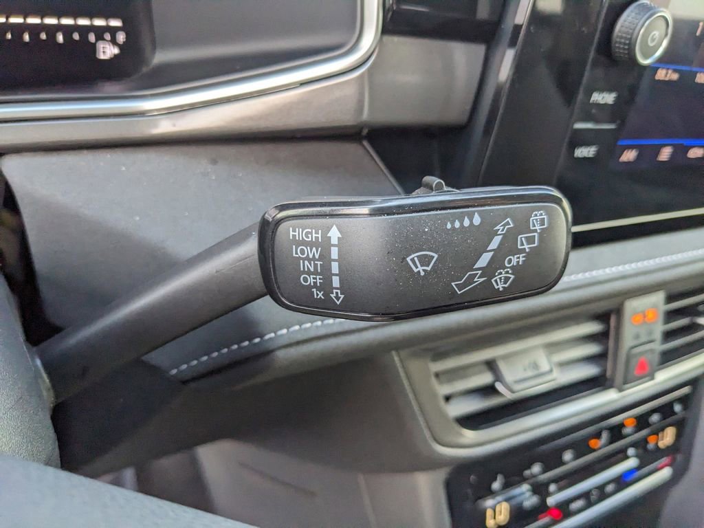Certified 2025 Volkswagen Taos SE AWD/4WD image 34