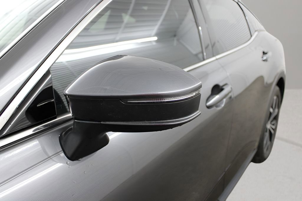 Used 2023 Toyota Crown Limited image 10