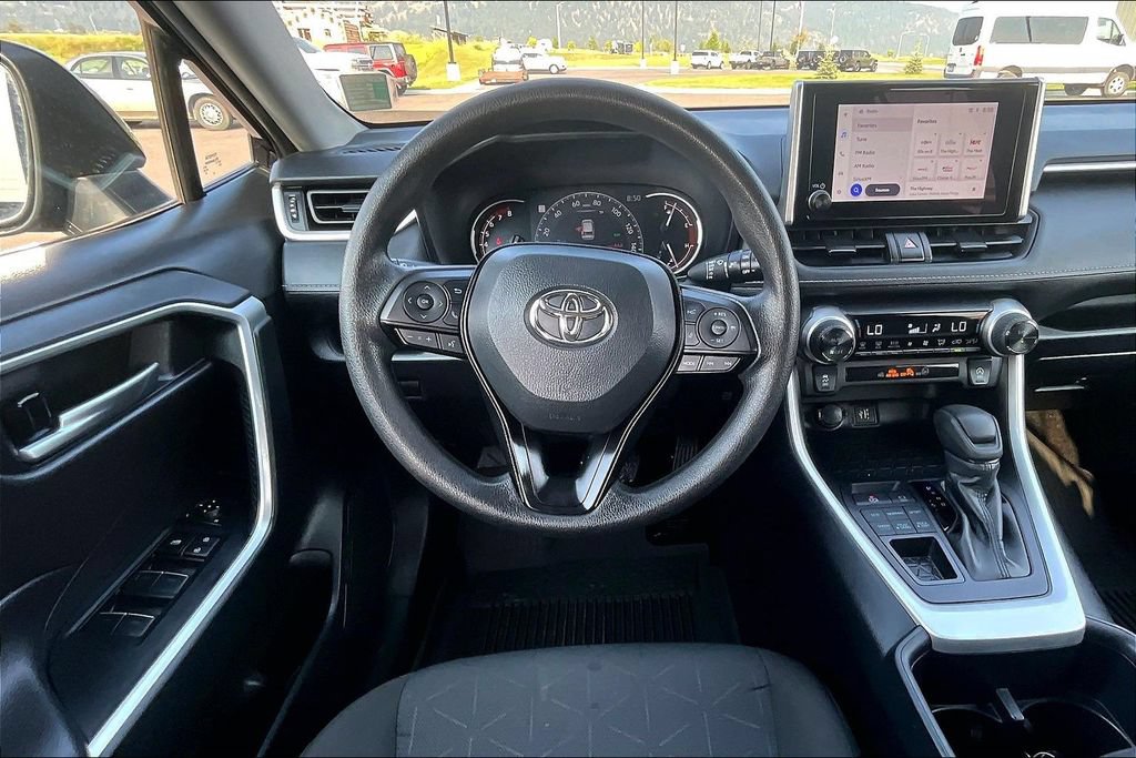 Used 2025 Toyota RAV4 XLE AWD/4WD image 5