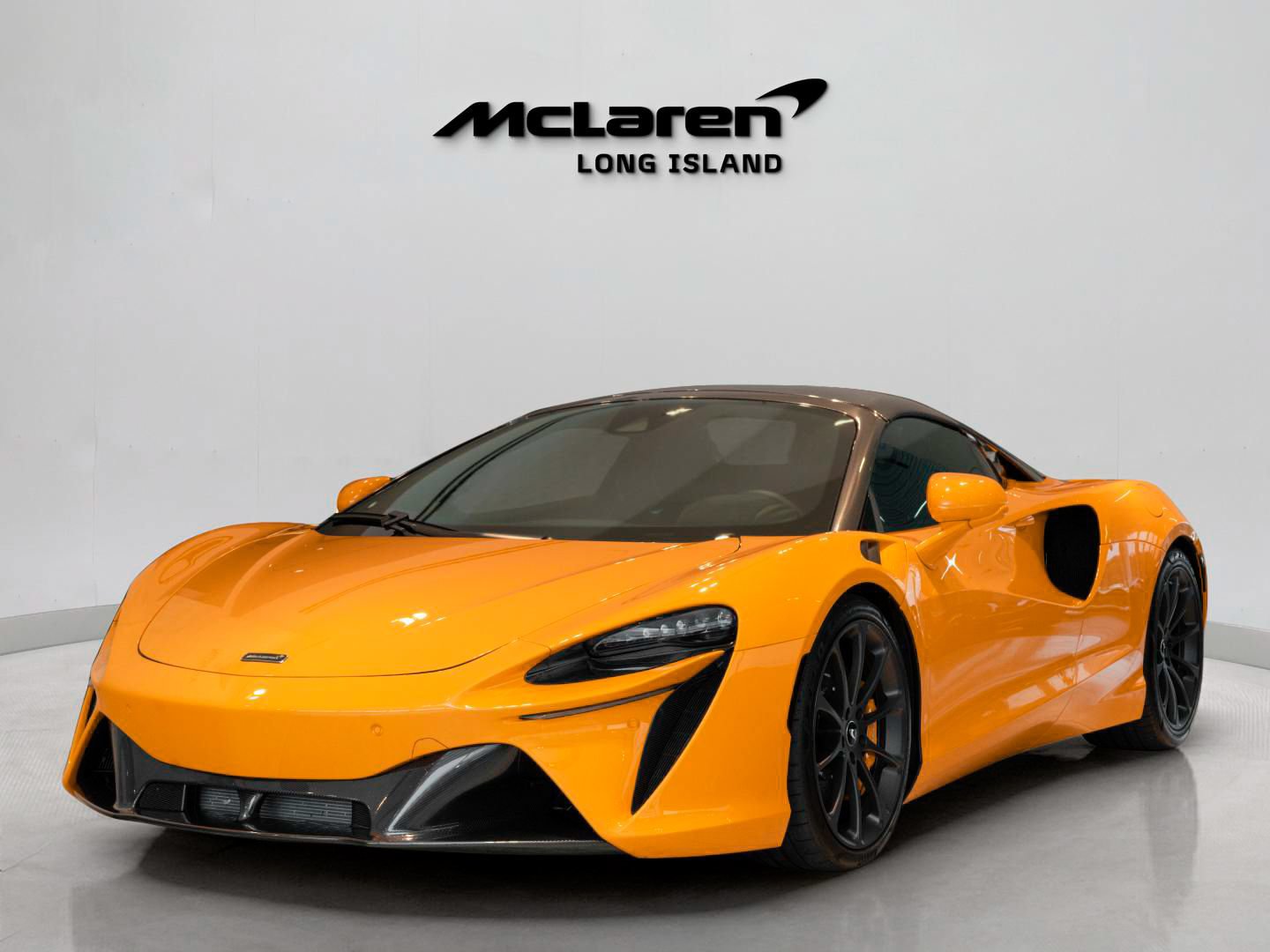 Used 2026 McLaren Artura Spider RWD image 2
