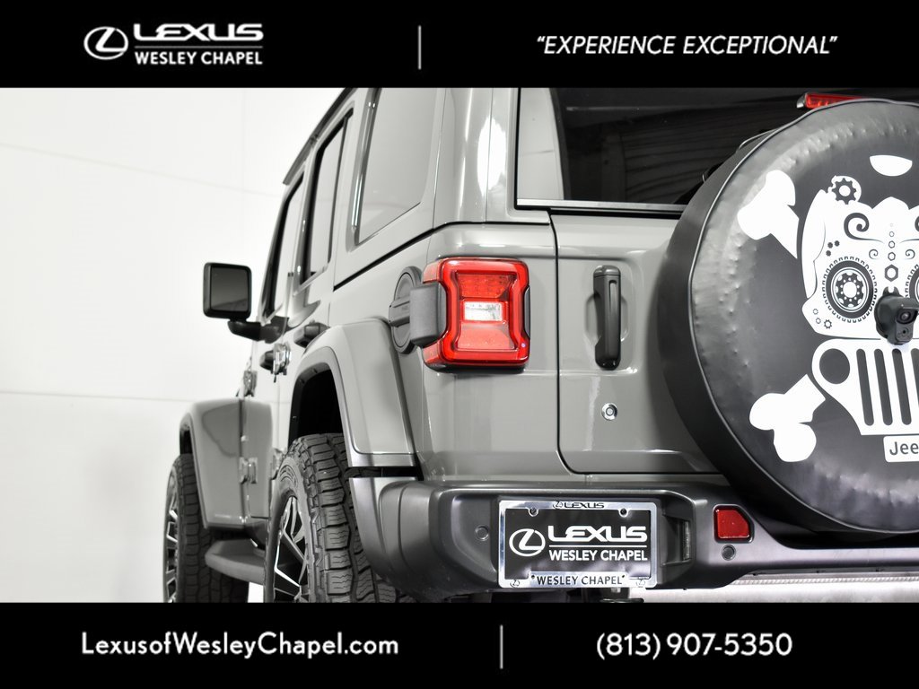 Used 2020 Jeep Wrangler Unlimited Sahara image 9