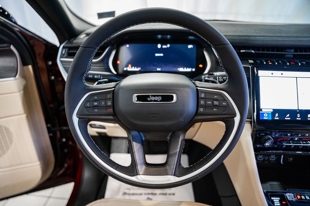New 2025 Jeep Grand Cherokee Limited w/ Luxury Tech Group II image 31