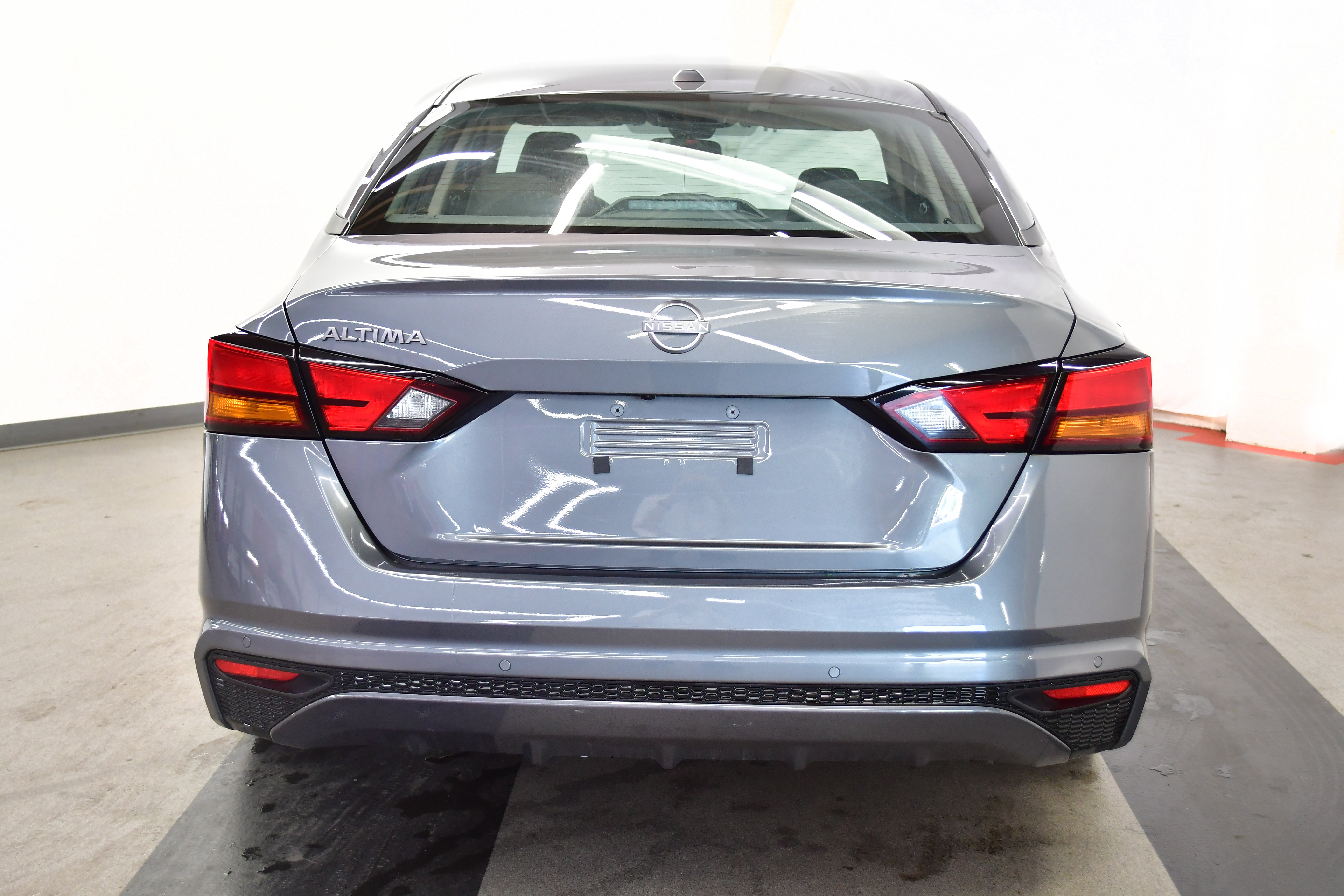 Used 2025 Nissan Altima 2.5 SV FWD image 6