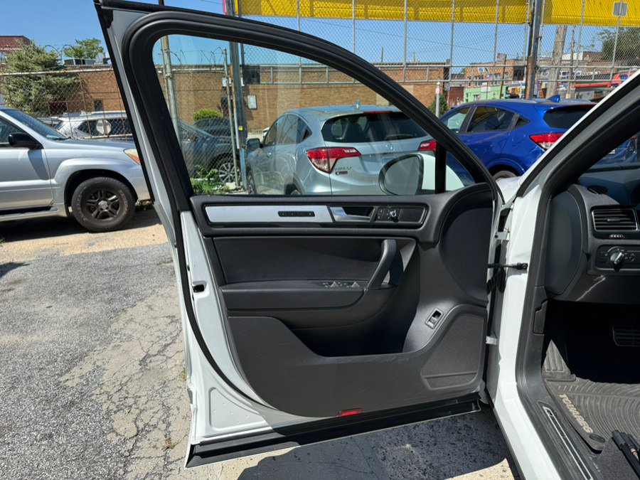 Used 2014 Volkswagen Touareg VR6 AWD/4WD image 21