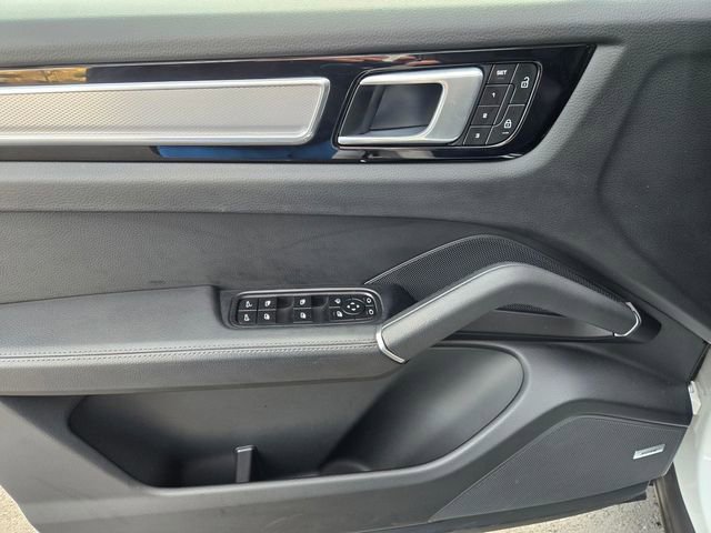 Used 2022 Porsche Cayenne Platinum Edition image 17